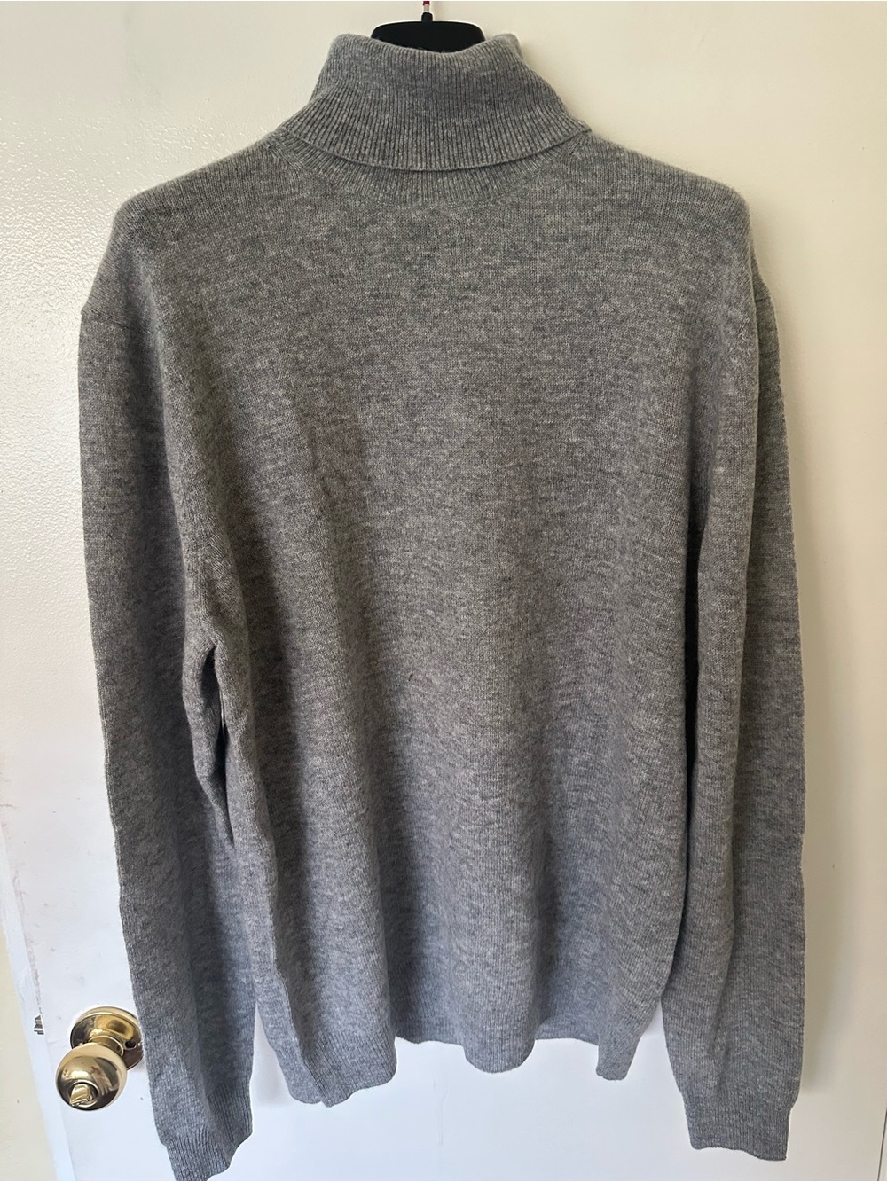 Brand new Magaschoni Men's 100% Cashmere Turtleneck Sweater